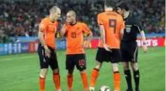 Hollandalı efsane Arjen Robben, kariyerine başladığı Groningen'de futbola geri döndü