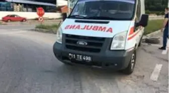 Bilecik'te otomobille ambülans çarpıştı, 1 yaralı