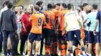 Başakşehir - Galatasaray maçının ardından iki takım saha içinde tartışma yaşadı