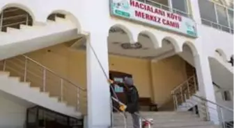 Erdemli'de cami çevreleri düzenleniyor