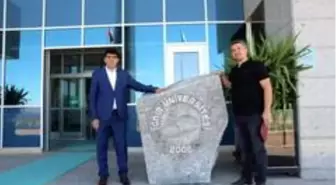 Kaya Tuzuna Iğdır Üniversitesinin logosu işlendi