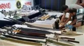 Ankara Narkotik 'Bataklık'ta ele geçirilen malzemeleri sergiledi