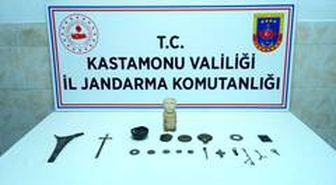 Jandarma ekiplerince durdurulan araçtan tarihi eserler çıktı