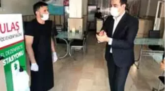 Ulaş Kaymakamı Akköz, esnafa maske dağıttı