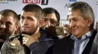 Khabib Nurmagomedov'un babası Adbulmanap Nurmagomedov, koronavirüsten hayatını kaybetti