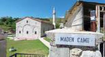 Kubbesinde 'Hazreti İsa ve Havari' figürleri bulunan camide namaz kılma sevinci