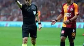 Sofiane Feghouli, kırmızı kart gördü