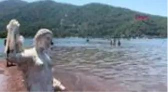 MUĞLA MARMARİS Kızkumu'nun prenses heykeli 'askılık' olmaktan kurtuldu