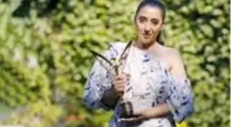Ecem Erkek, Altın Kelebek'te ödül aldıktan sonra kimin mezarına gitti?