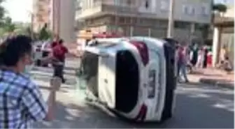 Hafif ticari araçlar çarpıştı: 2 yaralı