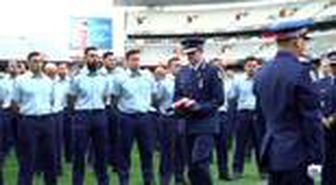 Yeni Zelanda'da görev sırasında öldürülen polis haka dansıyla uğurlandı