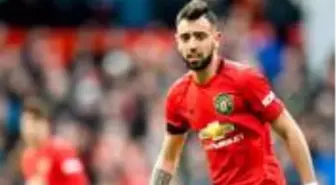 Manchester United'lı Fernandes, İngiltere'de üst üste iki kez ayın futbolcusu seçildi