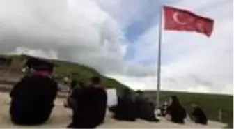 Ardahan Barosundan Atatürk silüeti önünde 'çoklu baro düzenlemesi' protestosu