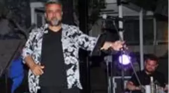 Bülent Serttaş'a hayranı sahnede 10 bin dolarlık yüzük hediye etti