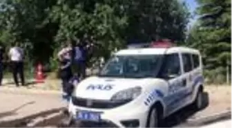 Polis aracı devrildi: 2 yaralı - ESKİŞEHİR