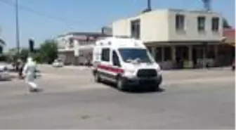 Ambulans ile otomobil çarpıştı: 2 yaralı