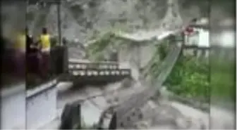 Nepal'de sel felaketinde ölü sayısı 54'e yükseldi800'den fazla aile evini terk etmek zorunda...