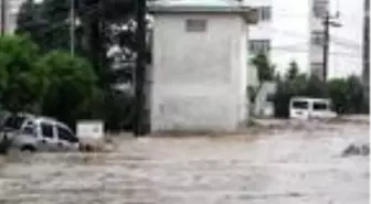 Rize'de Ağaran Şelalesi, aşırı yağışla taştı (2)