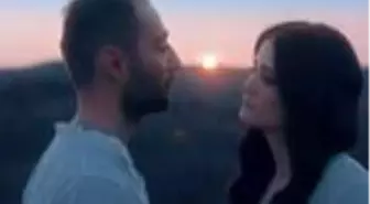 Eşi ile düet yaptı