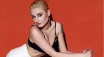 Şarkıcı Güliz Ayla, mayosuyla direk dansı yaparken poz verdi