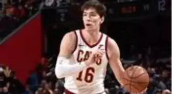 Milli basketbolcu Cedi Osman ile oyuncu Ebru Şahin Alaçatı'da görüntülendi