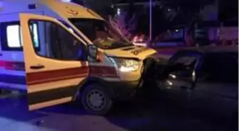 Ambulans ile otomobil çarpıştı: 7 yaralı