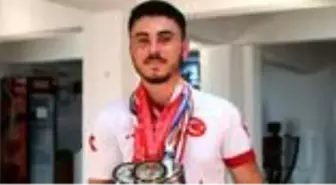 Mahmut Koç, pazar parasıyla başladığı spor kariyerinde, bilek güreşi dalında dünya 4.'lüğü elde etti