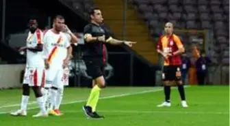 Süper Lig: Galatasaray: 0 Göztepe: 0 (İlk yarı)