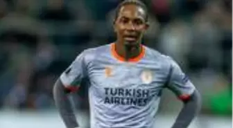 Başakşehir'den ayrılması kesinleşen Eljero Elia, transfer tekliflerini resmen açıkladı