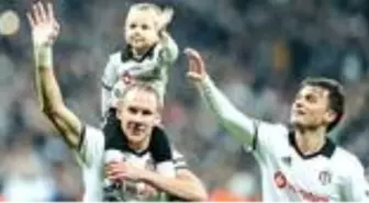 Domagoj Vida'nın parasını çalan kim? Vida hırsızı gizli kamera ile tespit etti!