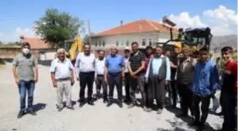 Battalgazi'de kırsal mahallede asfalt serimi yapıldı