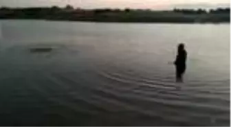 Baraj gölüne giren genç boğuldu