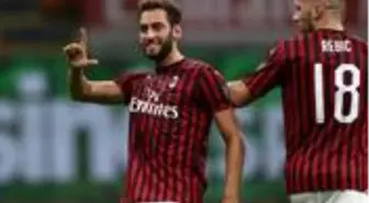 Milan formasıyla harikalar yaratan Hakan Çalhanoğlu'nun geleceği belirsizliğini koruyor