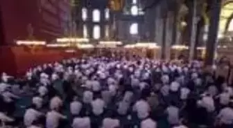 Son Dakika: Ayasofya Camii'nde 86 yıl sonra ilk namaz kılındı