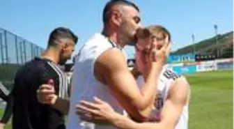 Burak Yılmaz, yabancı oyunculara para ödenip yerli oyunculara ödenmemesi nedeniyle Beşiktaş'tan ayrıldı