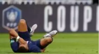 Fransa Kupası finalinde sakatlanıp gözyaşlarına hakim olamayan Mbappe'nin durumu ciddi