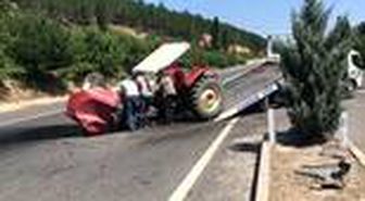 Traktör, otomobil ve tankerin karıştığı kazada 4 kişi yaralandı