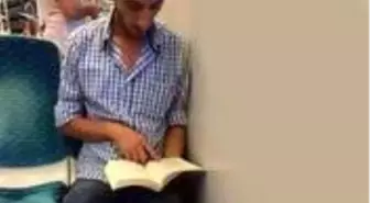 'Terlikli İZBAN kekosu' diye küçümsenen genç, 5 yıl sonra roman yazdı