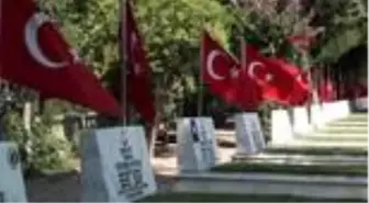 ANTALYA Bayram arifesinde mezarlıklar dolup taştı
