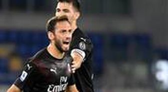 Hakan Çalhanoğlu, Milan'ın Sampdoria'yı 4 golle geçtiği maçta 12 yıllık rekoru kırdı