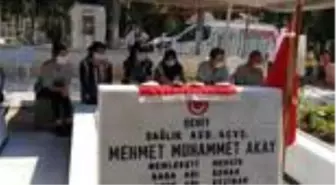 Son dakika... Mersin şehitliğinde hüzünlü bayramlaşma