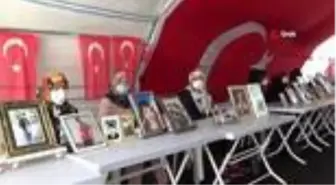 Herkes bayramı sevdikleri ile geçiriyor, onlar evlatlarından gelecek haberi bekliyor