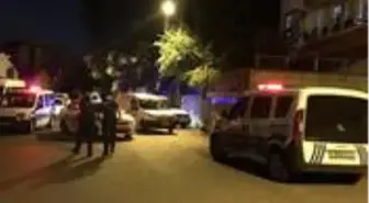 İki grup arasındaki kavgayı ayırmak isteyen polis kurşunların hedefi oldu