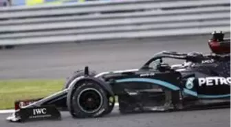 Lewis Hamilton patlak lastikle kazandı