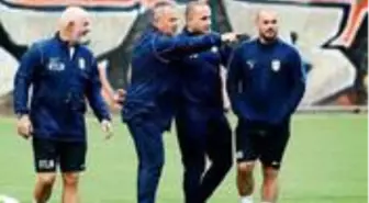 Wesley Sneijder, DHSC Utrecht'in teknik ekibiyle antrenmana çıktı