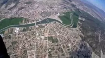 Yamaç paraşütçülerinden bayram uçuşu