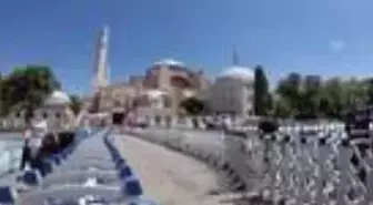 Ayasofya-i Kebir Cami-i Şerifi'ne ziyaretçi yoğunluğu sürüyor
