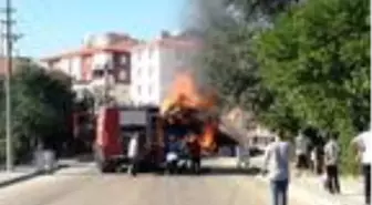 Ankara'da, saman yüklü TIR alev alev yandı