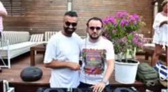 KUBİLAY AYDIN'DAN DJ KABİNİNDE SOSYAL MESAFE UYARISI!