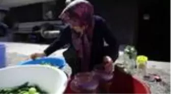 Son dakika haber: 65 yıl turşu kuran İhsan amca mesleğini çocuklarına devretmenin mutluluğunu yaşıyor